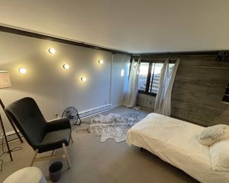 Sunset House Lower Level - אנקוראג' - חדר שינה