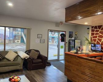 Ranchland Inn - Nanton - Living room
