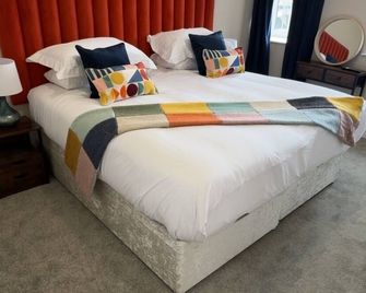The courtyard bar, kitchen, rooms - Falkirk