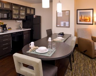 Candlewood Suites Bloomington-Normal By IHG - Normal - Essbereich