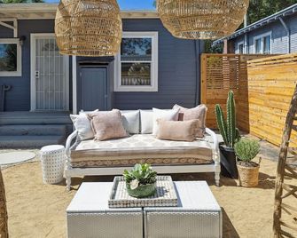 Recently Renovated 2br Home: Style, Comfort & Convenience! Parking Included! - Oakland - Patio