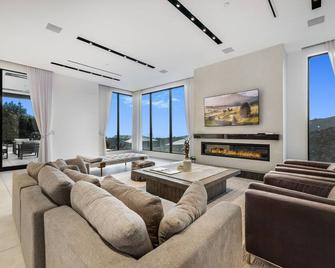 Linda Flora Modern Estate- Stunning Bel Air Modern Masterpiece - Los Ángeles - Sala de estar