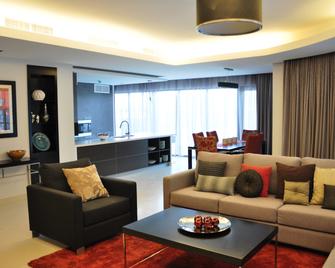 Majestic Arjaan by Rotana - Muharraq - Living room