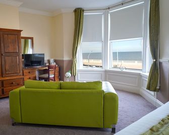 The Royal Hotel - Whitley Bay - Strand