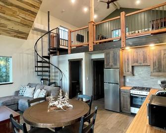 New Mountain Cabin perfect for outdoor enthusiasts- hiking, fishing, relaxing! - Clinton - Cocina