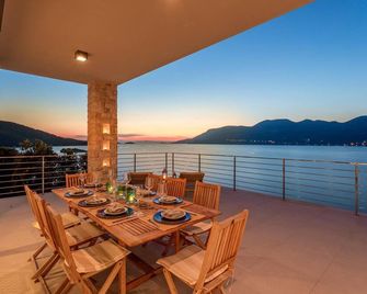 Beautiful Korcula Villa A Few Steps To The Sea Villa Korcula Waterfront - Žrnovo - Balcony