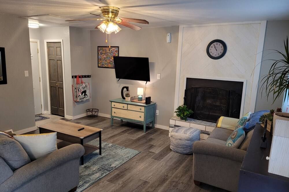 Clean & Comfortable 2 bedroom townhome with full amenities in Douglas, WY - Douglas - Wohnzimmer