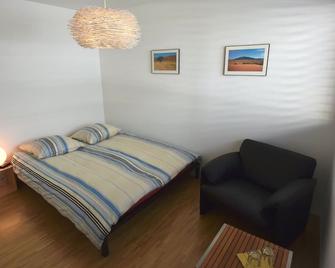 Ruhiges Zimmer Nähe Zentrum und Busstation - Wettingen - Habitación