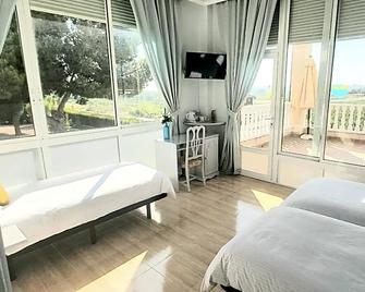 Hotel La Oficina - San Miguel de Salinas - Bedroom
