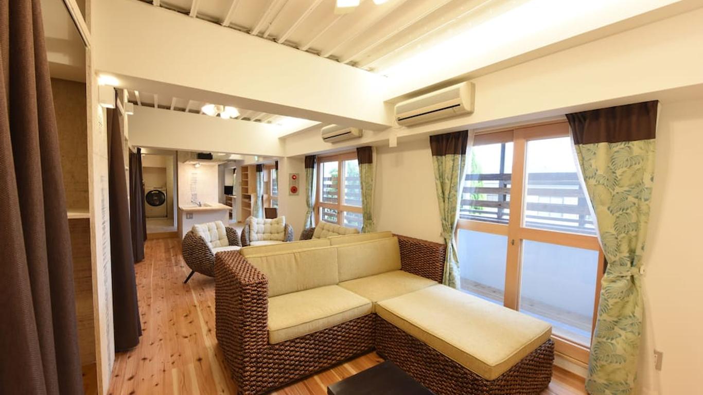 日本高槻同德努薩背包客旅館