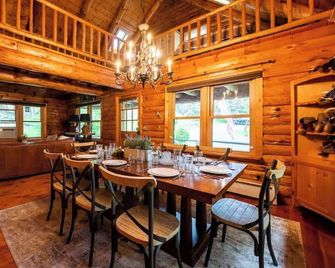 Authentic Log Cabin Short walk to Lake & Hideout - Hamlin - Essbereich