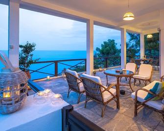 Alonissos Villa (Mare Nostrum), Sea Front, Private Pool, Family Friendly - Αλόννησος - Μπαλκόνι