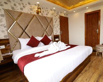 Dee Ess Residency By Lazygetaways - Shimla - Schlafzimmer