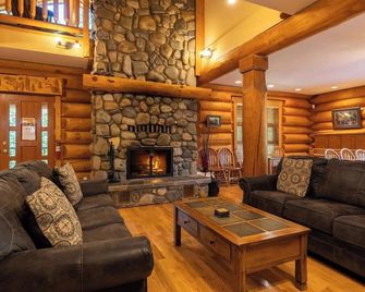 Ski In/Out to your Hot Tub. Pool Table - Fernie - Salon