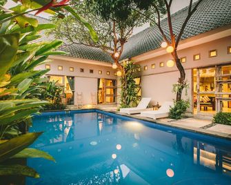 Lokal Bali Hostel - Kuta - Kolam