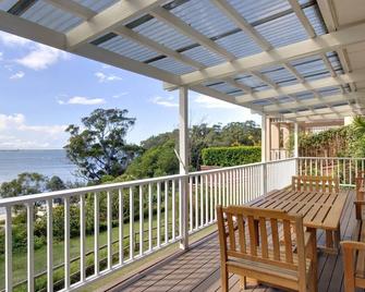 Frangipani, 4 Gloucester Street - Nelson Bay - Balkon