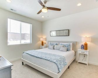 Walk to Marina and Lake Spacious Garden City Gem! - Garden City - Bedroom