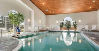 Country Inn & Suites by Radisson, Green Bay, WI - Vịnh Xanh (Green Bay) - Bể bơi