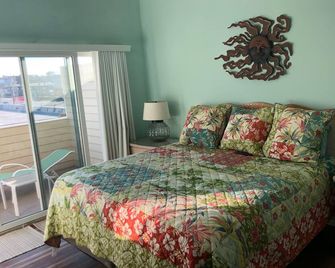 Fenwick Island Beach Block Condo With Pool. Fully Renovated! Easy Beach Access! - Fenwick Island - Schlafzimmer