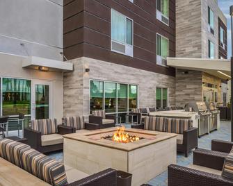TownePlace Suites by Marriott San Bernardino Loma Linda - Loma Linda - Innenhof