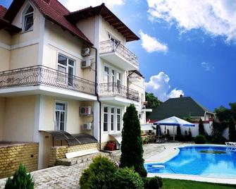 Edem Hotel - צ'יסינאו - בניין