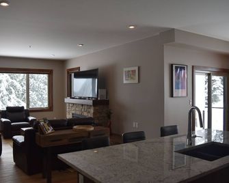 Red Mountain Resort - Ski in - Ski out Unit 2 - Rossland - Restaurante