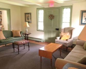 1789 Shaker Farmhouse in Berkshires/Hudson Valley - Canaan - Sala de estar