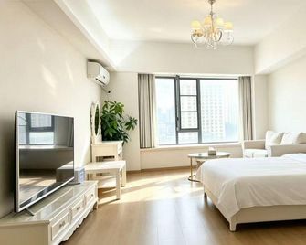 Laiyouman Lakeview Movie Homestay (Chuhehan Street Skp) - Wuhan - Bedroom