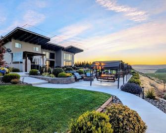 Lone Point Cellars - Brewster - Building