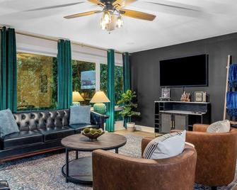 Bourbon Trail | Hot Tub | Poker Room | Game Rm - Shelbyville - Obývací pokoj