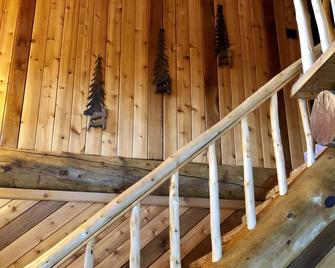 The Lodge--Unique log home on the banks of the river - Nipawin - Stairs