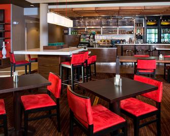 Courtyard by Marriott Dallas Midlothian at Midlothian Conference Center - Midlothian - Bar