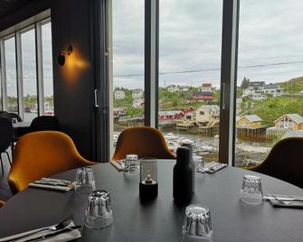 The Tide - Hotel - Sørvågen - Spisesal