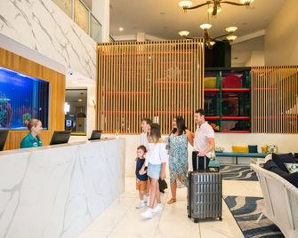 Paradise Resort Gold Coast - סרפרז פרדייז - לובי