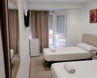 Pension Portugal - Alicante - Bedroom