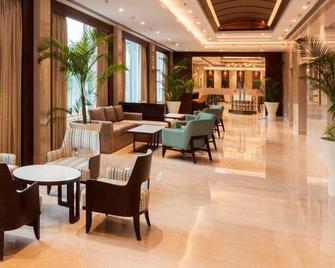 Lemon Tree Hotel Lucknow - Lucknow - Lobby