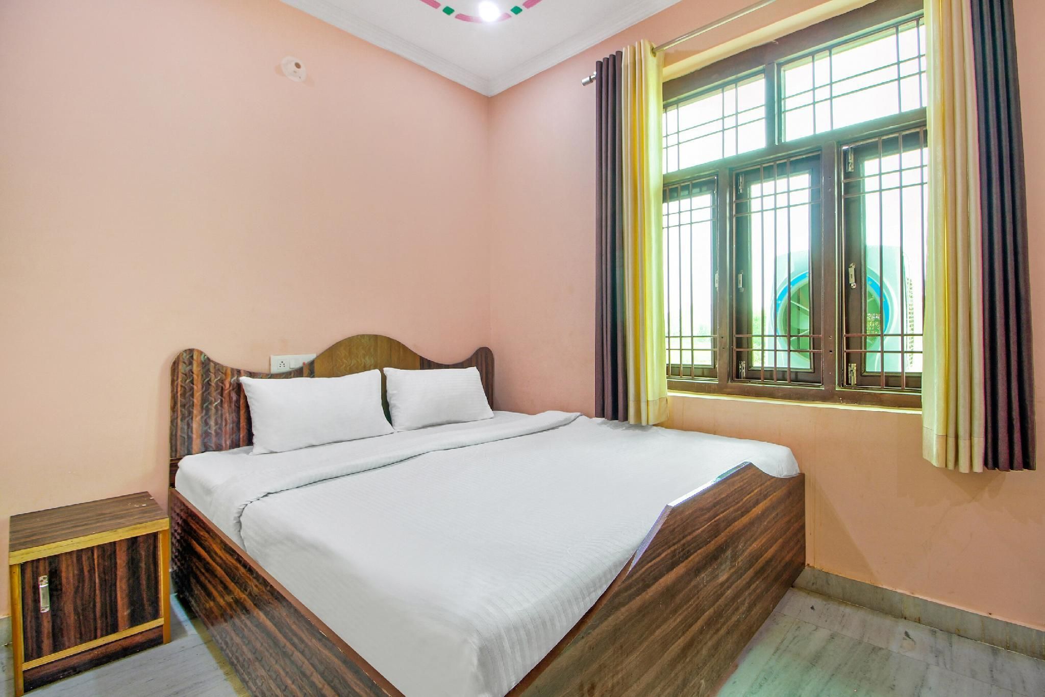 Hotel O Kukas Guest House - Āmer - Schlafzimmer