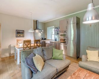 2 bedroom accommodation in Bankfoot, near Dunkeld - Perth - Living room