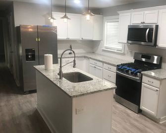 South Canton 4 bedroom - Extended Stay - Canton - Кухня