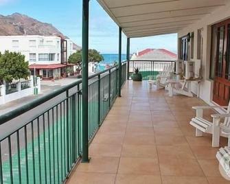 Le Bay Lodge - Gordon's Bay - Parveke