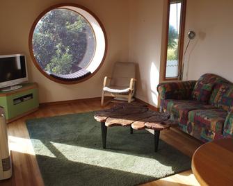 Beachside Retreat West Inlet - Stanley - Вітальня