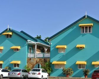 1br Condo - In The Heart Of Crown Point Tobago. Best Beaches Around The Corner - Crown Point - Budova