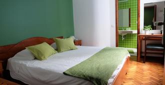 Hotel Alcides - Ponta Delgada - Bedroom