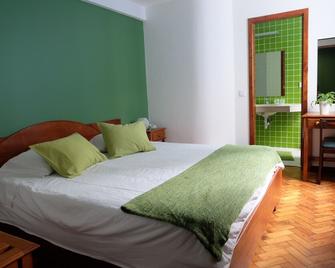 Hotel Alcides - Ponta Delgada Azoren - Schlafzimmer