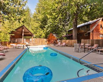 Spacious Luxury Cabin Rental for Group Mountain Retreat near Leavenworth - Leavenworth - Pool
