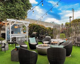 2 Cayucan Bungalows Steps to Beach Shared Lounge Sleeps 12 - Cayucos - Binnenhof