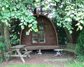 Woodland Camping pod With use of Campsite Bathroom - Grantham - Patio