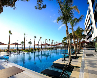 Royal G Max - Golem - Piscina