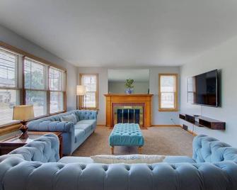 Two Bedroom King Suite near Hall of Fame w/ Garage - North Canton - Living room