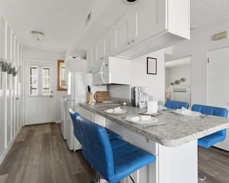 Sunny Beach Condo 2 Br 1 Bath - Wildwood - Kitchen
